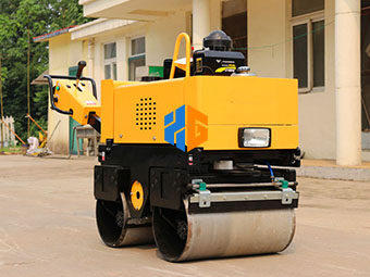 這款小型壓路機為路面工程加油助力！